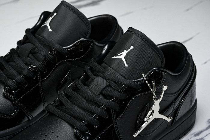 air jordan 1 low “black croc” hj7743-010