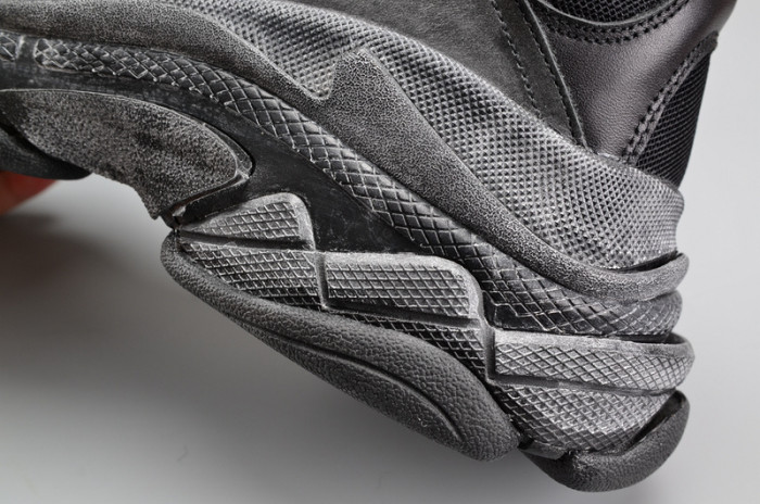 bl black triple s trainer w06g01001